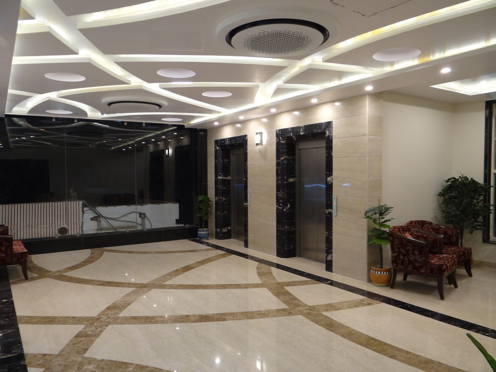 Hotel Tridev Varanasi Exterior foto